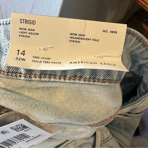 American Eagle Strigid Mom Jean Lightwash Whitewash Sz 14S AEO New Petite Short - Picture 9 of 14